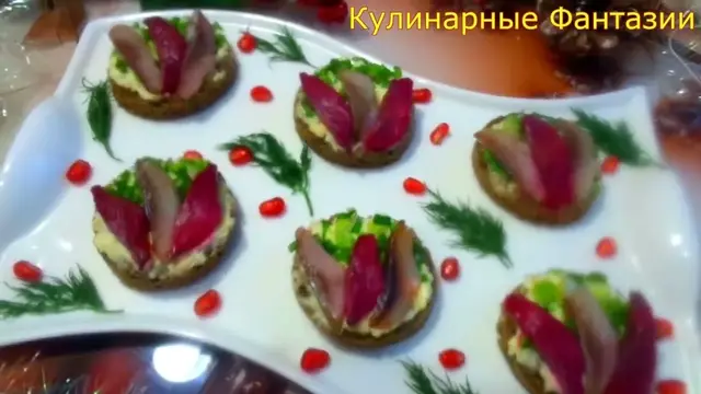 Оригинальные бутерброды со свекольной селедочкой