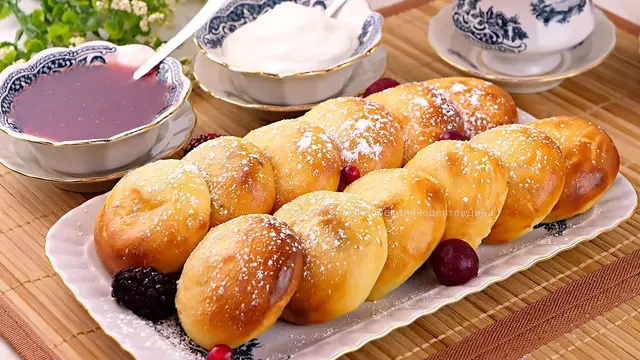 Творожники с вяленой вишней, запеченные в духовке