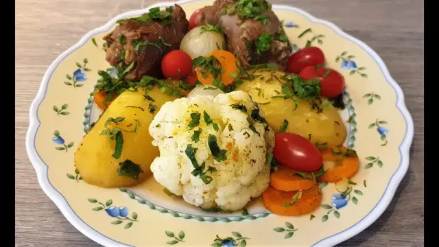 Тушенное мясо с овощами