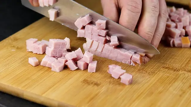 Праздничный салат с ветчиной 