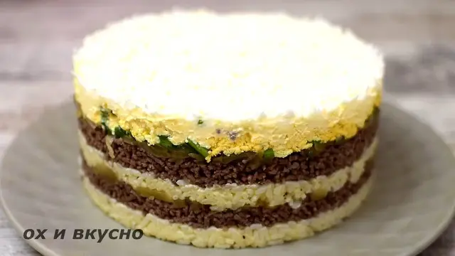 Сытный салат с куриными желудочками