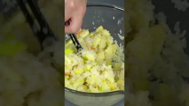 Рисовая каша с яблоками