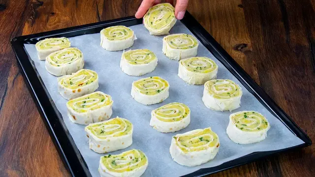 Простая закуска из лаваша и картошки 