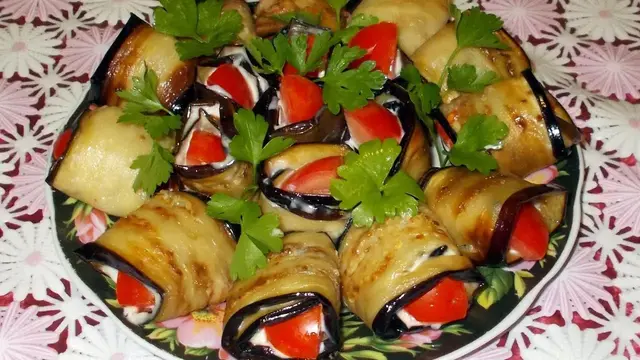 Рулетики из баклажанов