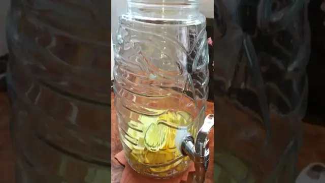 Целебный напиток из имбиря, меда и лимона