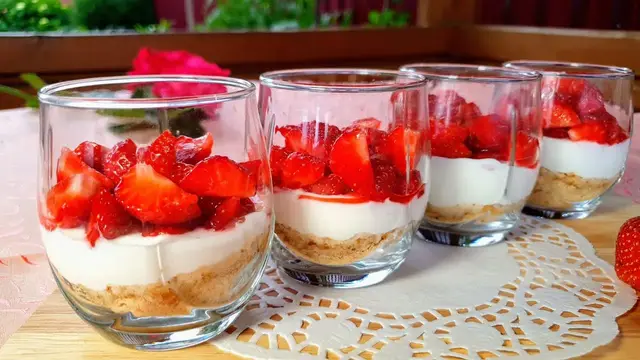 Быстрый и очень вкусный десерт из клубники