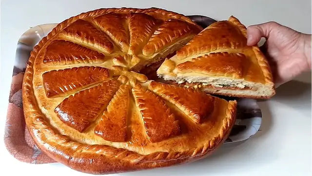 Дрожжевой пирог с капустой и яйцом