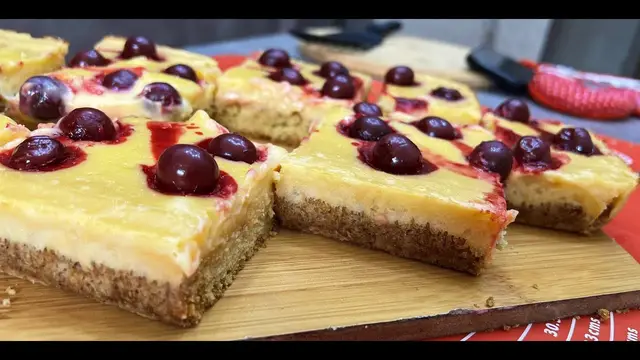 Песочный пирог с лимонной начинкой и ягодами