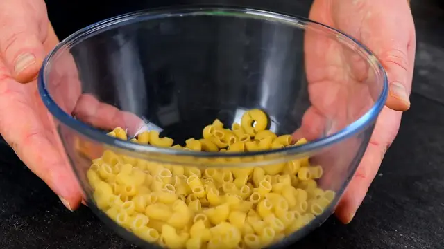 Макароны с мясной подливой