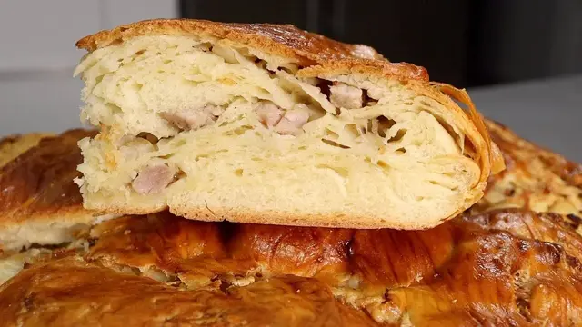  Слоистый дрожжевой пирог с мясом и картофелем