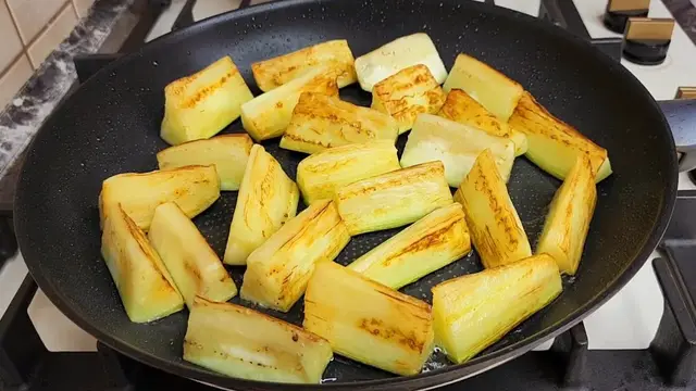 Вкусные баклажаны на сковороде