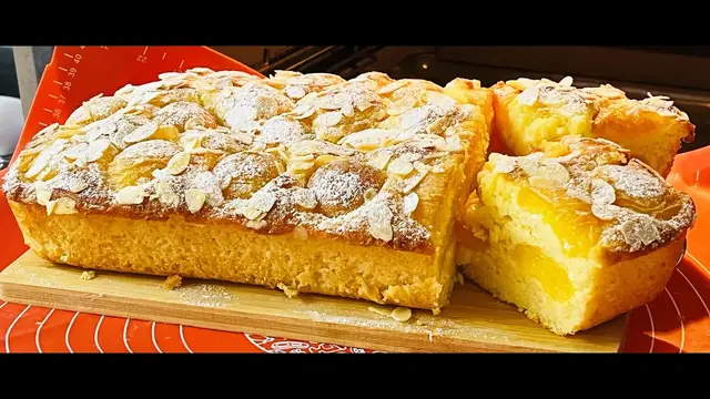 Творожный пирог с абрикосами и миндальными лепестками