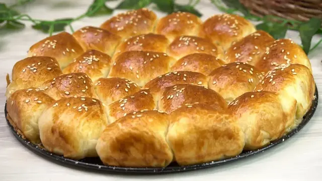 Минутный пирог с сосисками