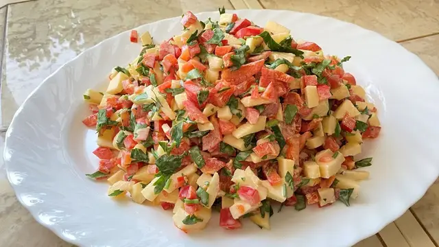 Салат с приятным кисло-сладким вкусом