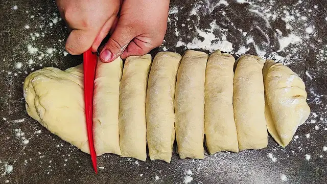 Бесподобные булочки со сгущенкой из дрожжевого теста