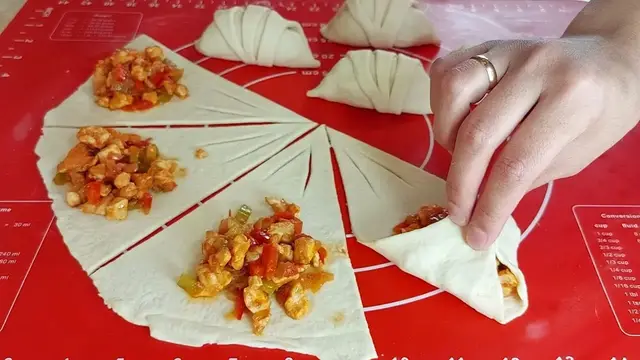 Вкусные рогалики с курицей