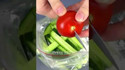 Малосольный салат из огурца, кабачка и помидора