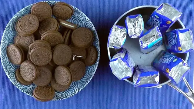 Домашнее мороженое в глазури со сгущенкой и шоколадным печеньем