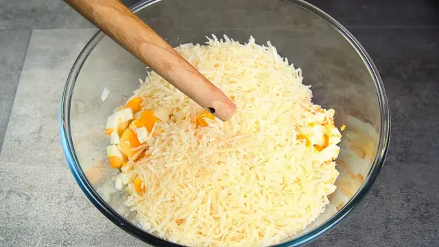 Новый салат с ветчиной и грибами 