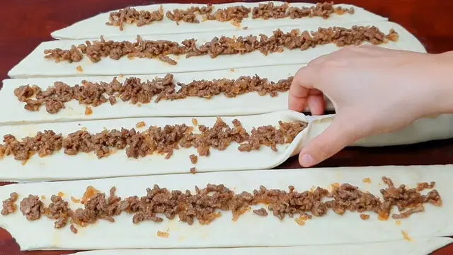 Вкусные пирожки с фаршем на ужин