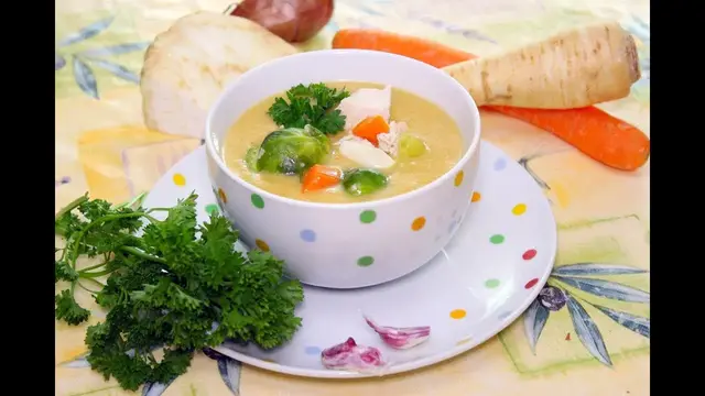 Суп-пюре с брюссельской капустой и овсянкой