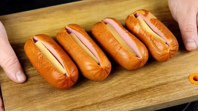Сардельки с сыром и зеленью