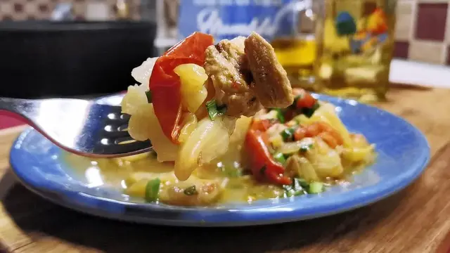 Тушеная капуста и свинина на ужин