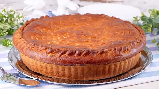 Пышный пирог с мясом и грибами