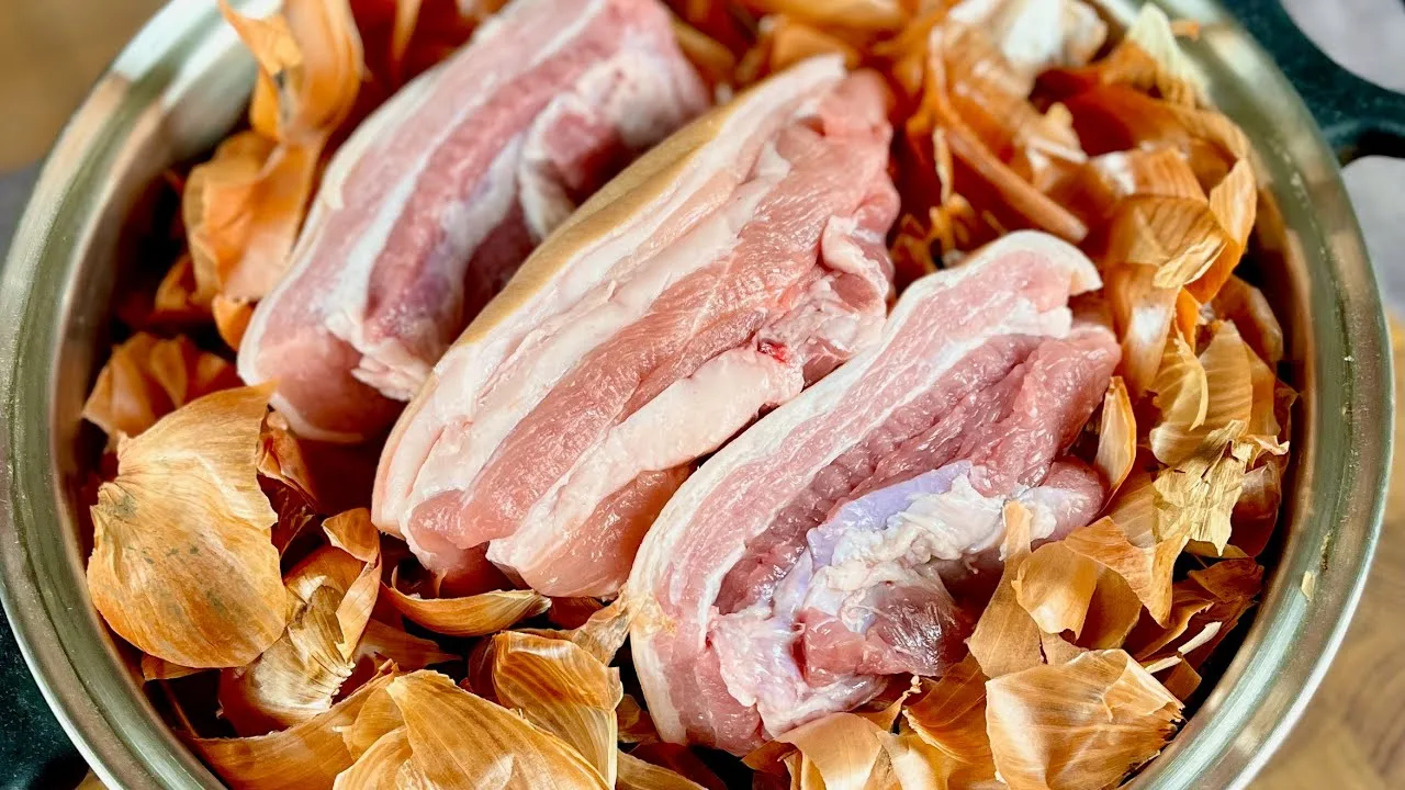 Очень вкусное вареное сало