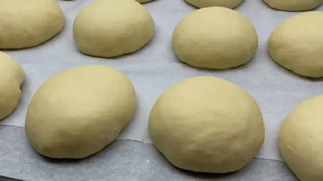 Воздушные булочки с творогом и изюмом 