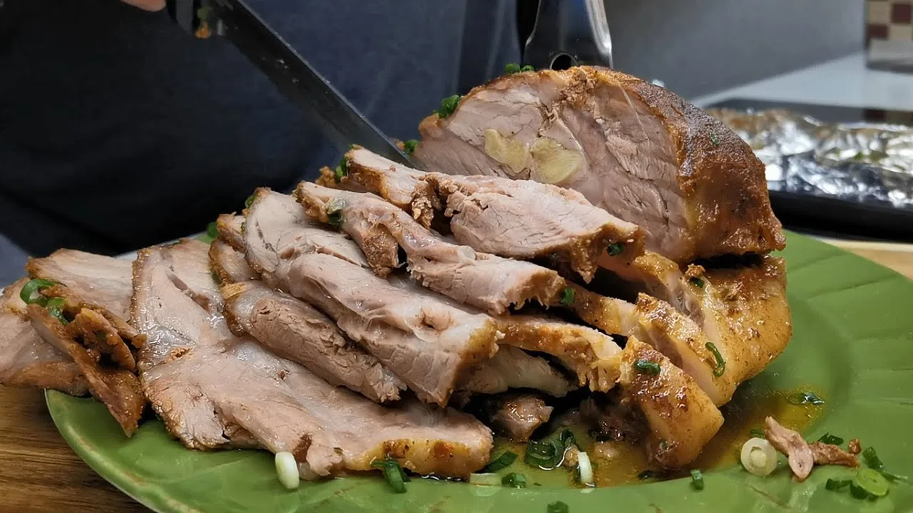 Очень вкусная свинина в духовке