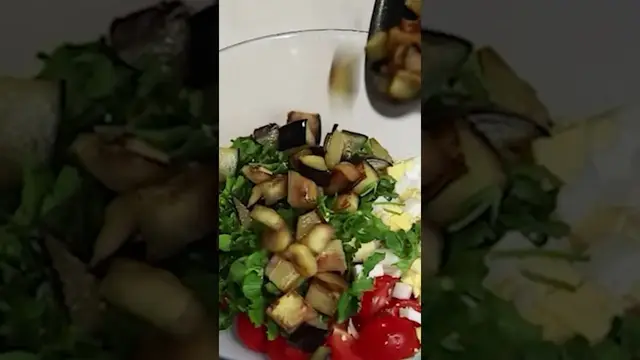 Вкусный салат с баклажанами