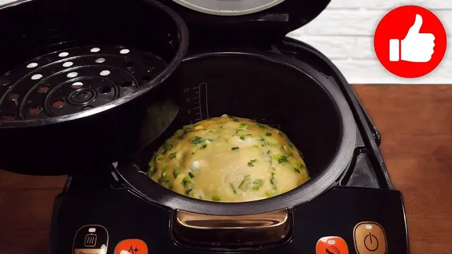 Пирог с луком и яйцом в мультиварке