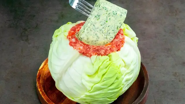 Фаршированная капуста с мясом, овощами и беконом