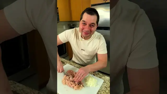 Быстрые и сочные куриные котлетки