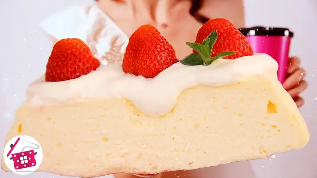 Пирог из творога с клубникой
