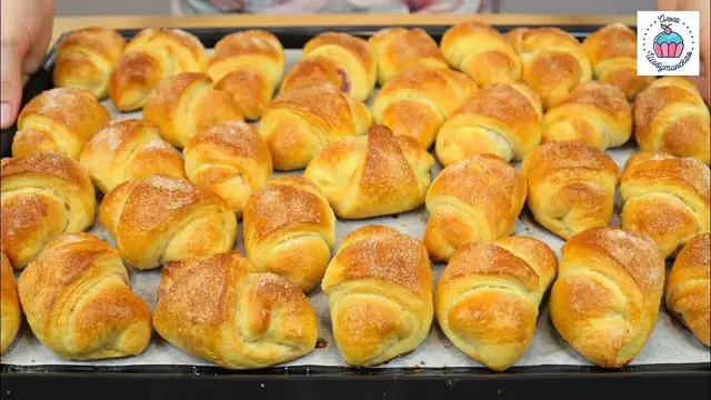 Рогалики из теста, которое бродит в воде