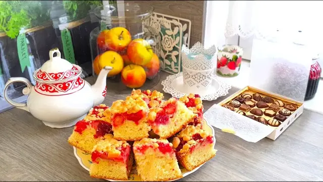 Кухен с клубникой и малиной