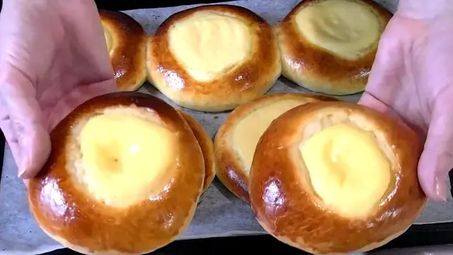 Ватрушки со сметанной начинкой
