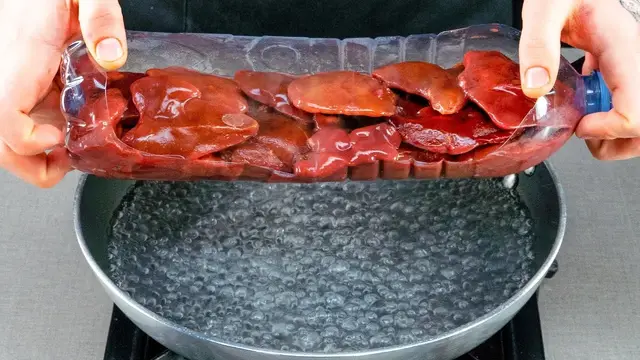 Пирог с куриной печенью и овощами
