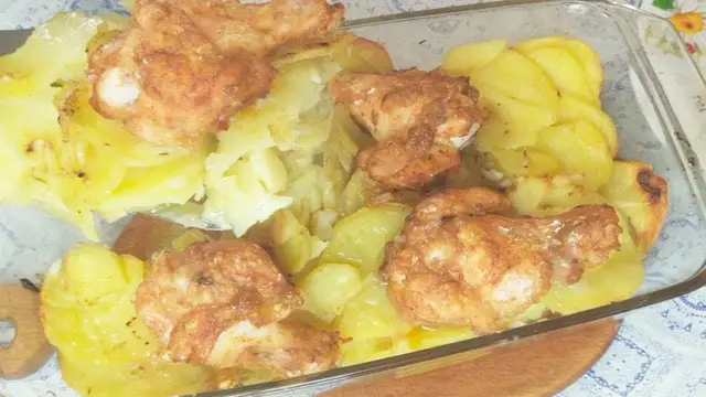Картошка с курицей в духовке