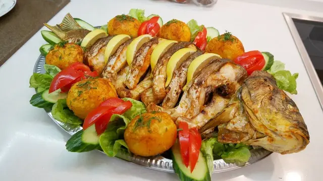 Карп запечённый с картофелем