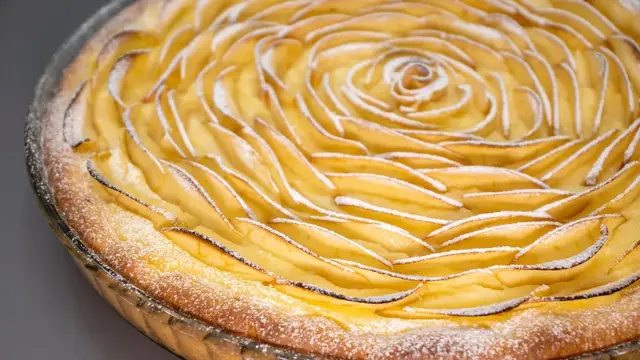 Песочный пирог с яблоками и заварным кремом 