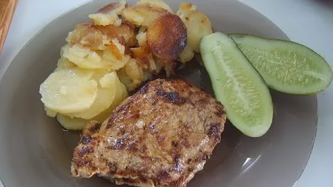Жареная картошка и мясо