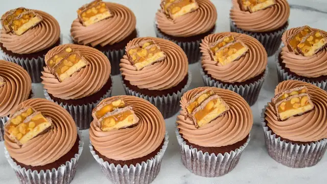 Самые вкусные шоколадные капкейки Сникерс