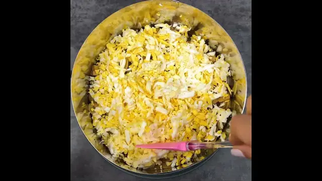 Топовый салат с курицей и ананасом