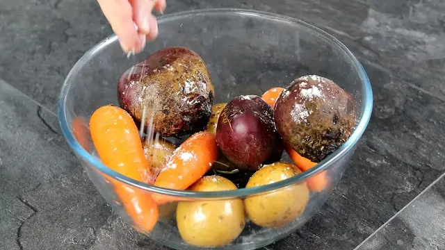 Простой и вкусный салат из свеклы
