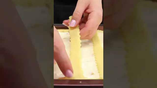 Пирог с персиками и творогом