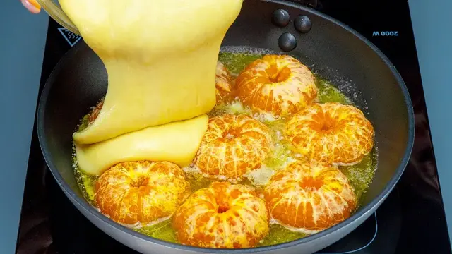 Вкусный пирог с мандаринами на сковороде