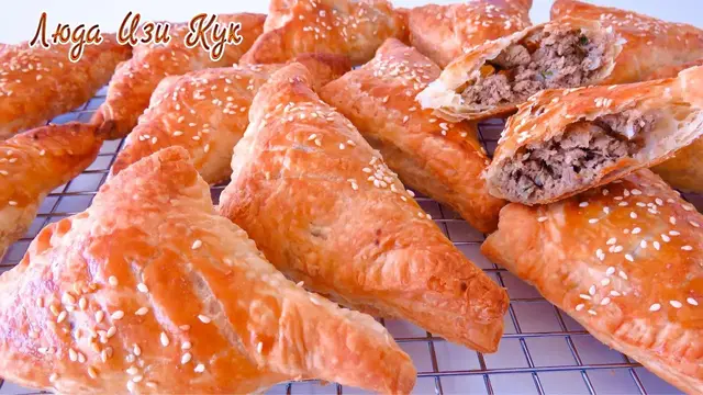 Быстрые слоеные пирожки с мясом в духовке